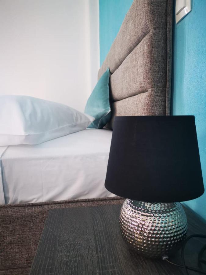 N Renieris Apartments Фиростефани Екстериор снимка