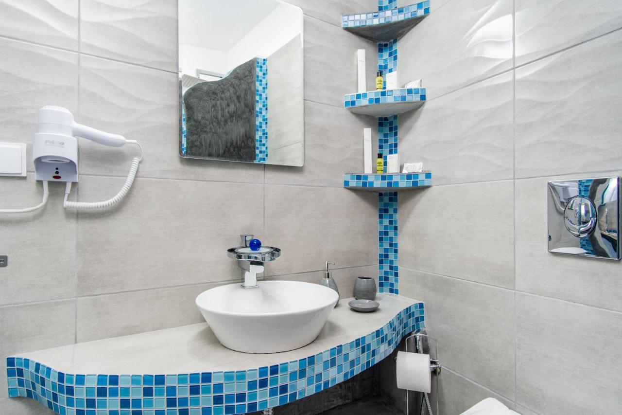 N Renieris Apartments Фиростефани Екстериор снимка