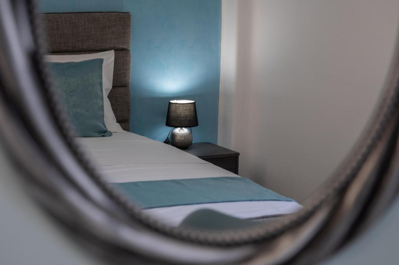 N Renieris Apartments Фиростефани Екстериор снимка