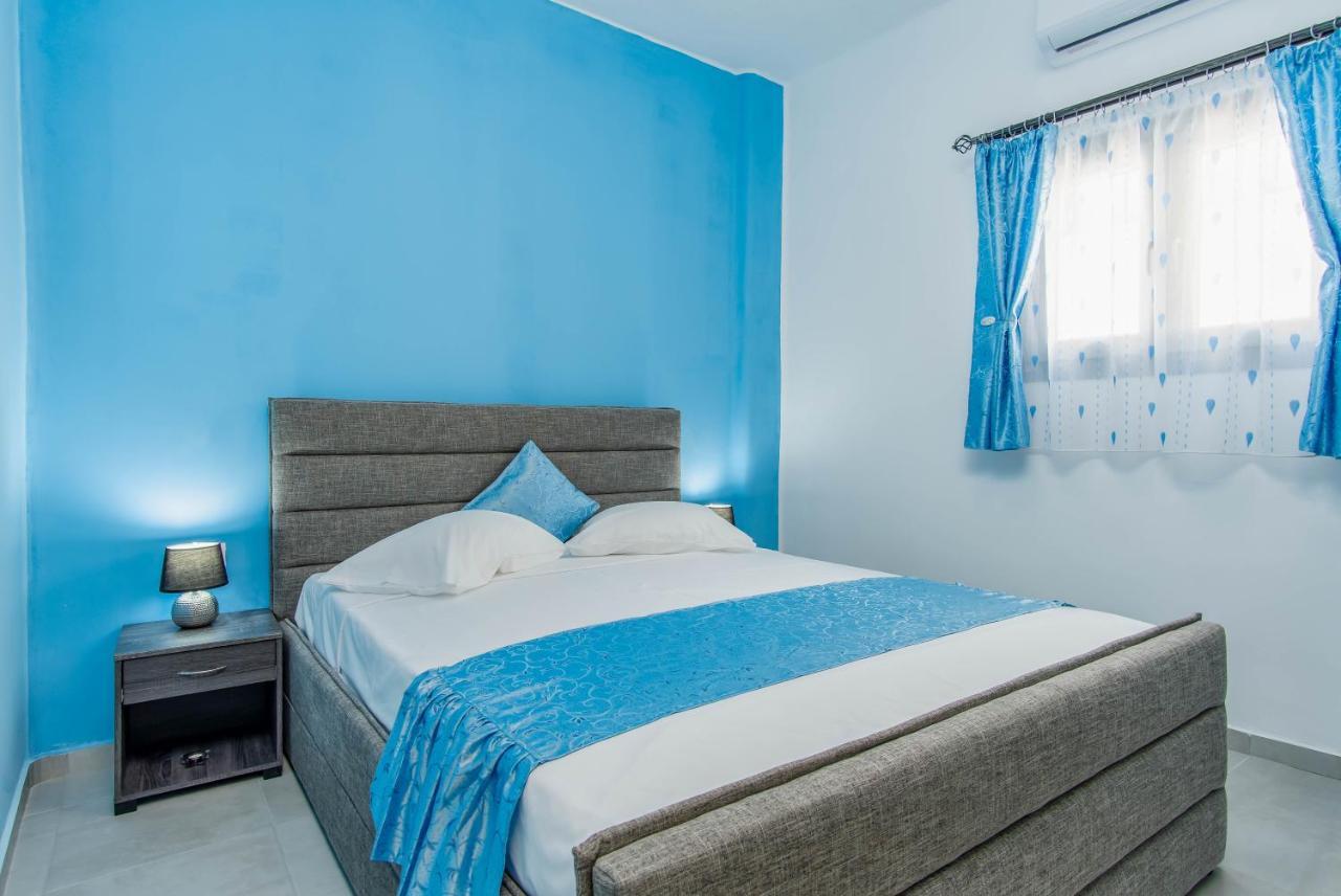 N Renieris Apartments Фиростефани Екстериор снимка